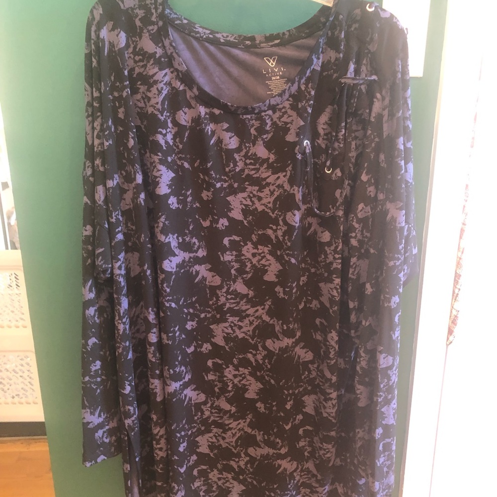 Livi active shirt size 26/28 worn once